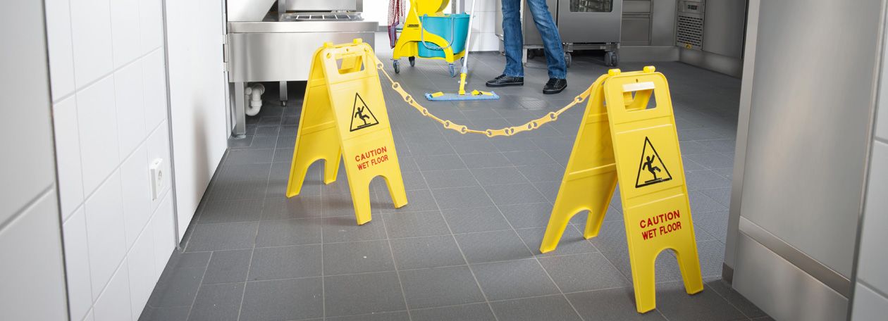 W zakresie mycia ręcznego podłóg Kärcher przekonuje przemyślanymi produktami wysokiej jakości, które charakteryzują się doskonałą absorpcją brudu – CZYSZCZENIE RĘCZNE PODŁÓG